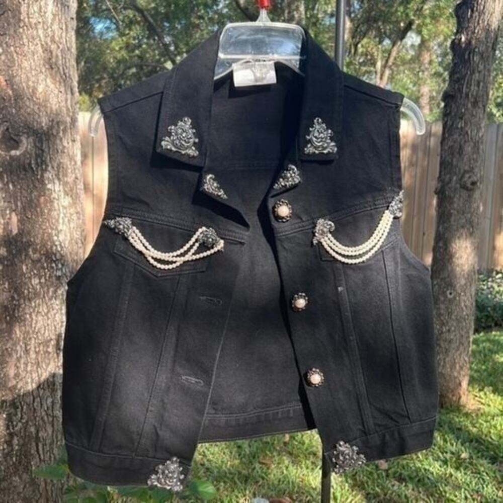 ▶️ Elizabeth Collier and Company ◀️ Vintage jeweled Vest